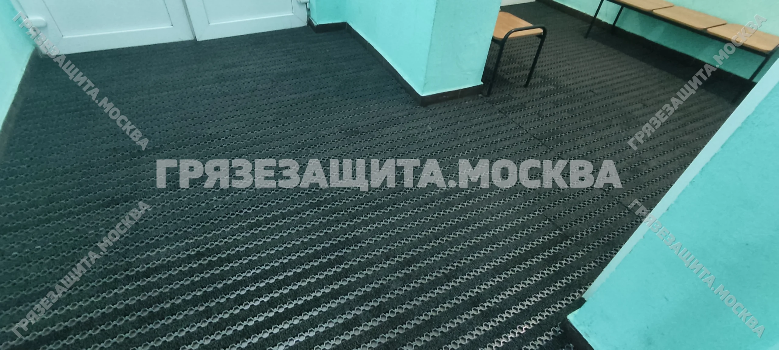 Комбинированное модульное покрытие ASTI-DUO во входной зоне с турникетами