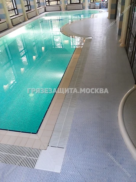 Модульное покрытие ASTI-AQUA вокруг бассейна