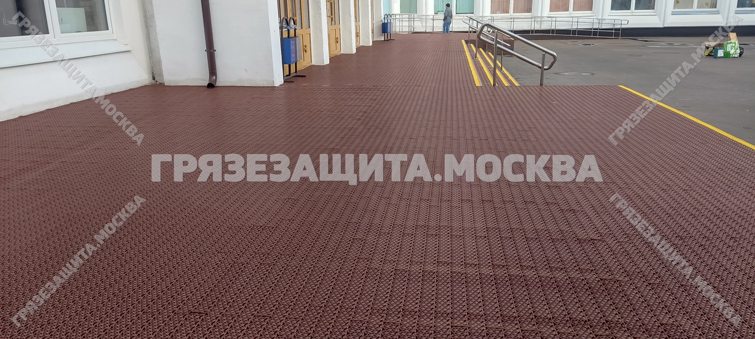 Модульное покрытие «Спайк-Антикаблук-V» на крыльце и входной площадке