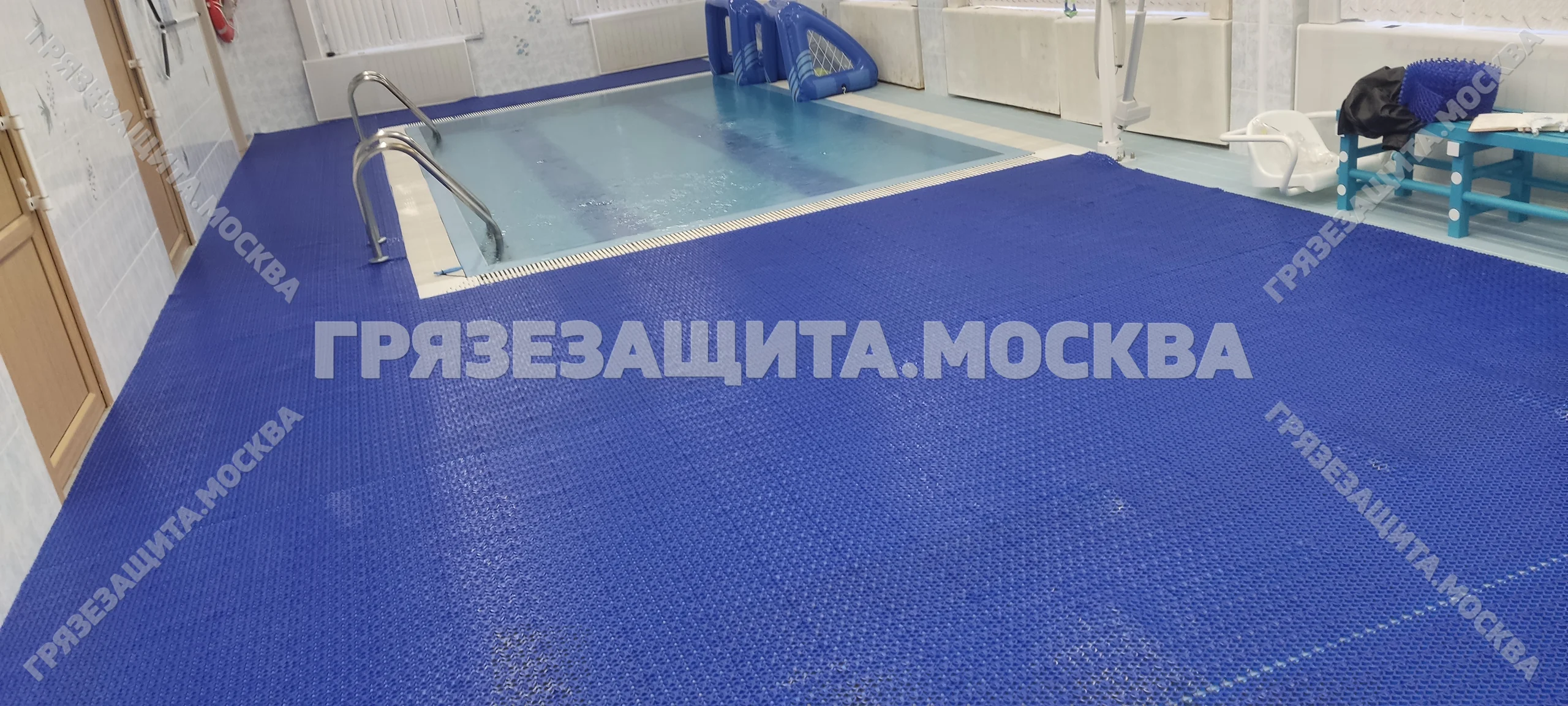 Модульное покрытие «Аквапол» вокруг бассейна
