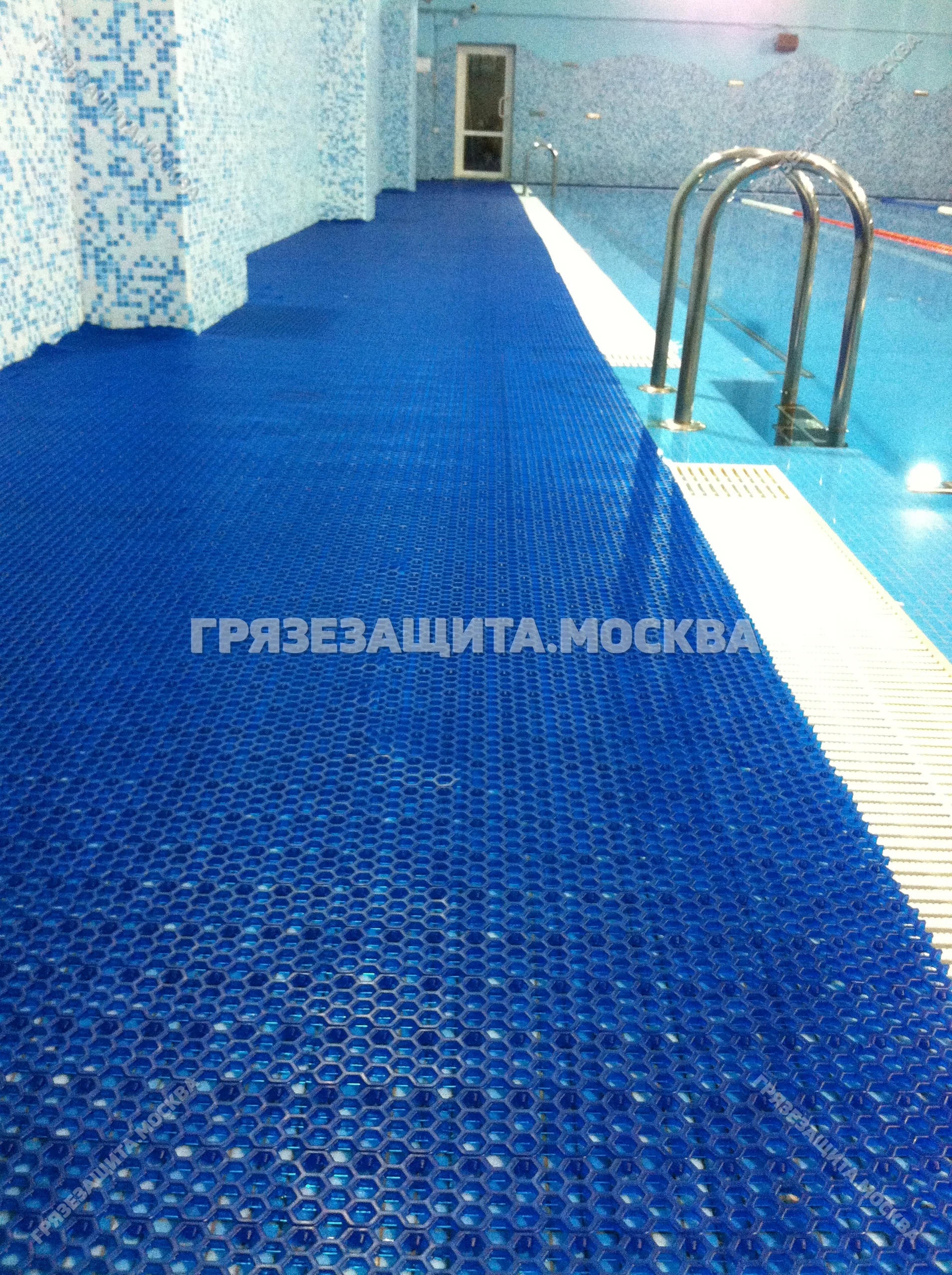 Модульное покрытие ASTI-AQUA вокруг бассейна