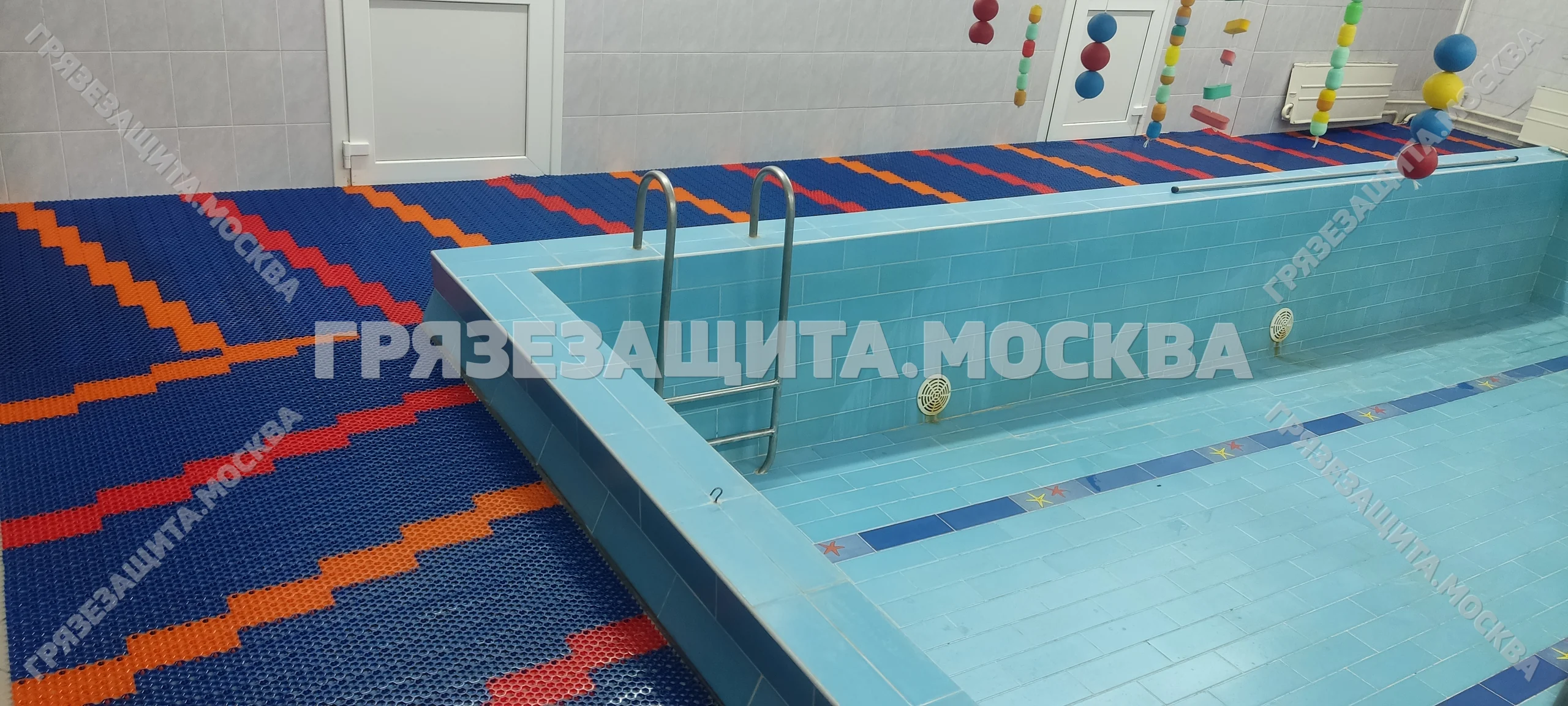 Модульное покрытие ASTI-AQUA вокруг бассейна